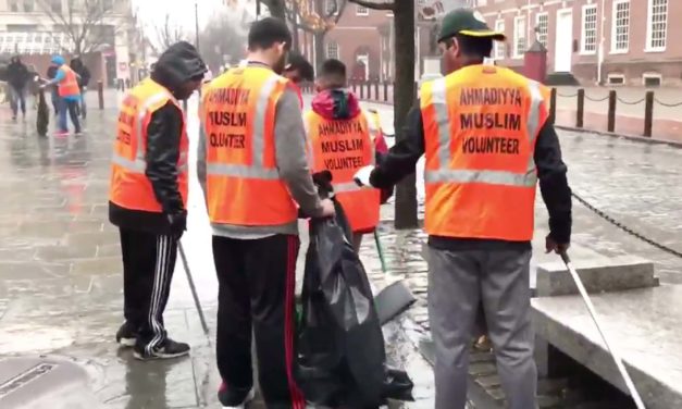 Muslim youth clean up national parks during Trump’s shutdown of U.S. government