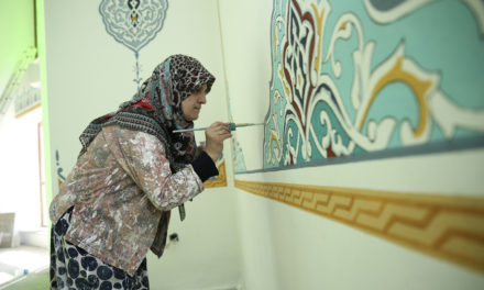 Woman completes late husband’s unfinished Islamic Calligraphy in Mosque