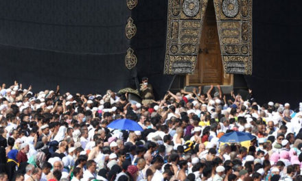 Saudi Arabia Bars Pilgrims and Tourists Amid Coronavirus