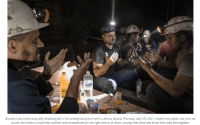 Muslim miners in Bosnia break fast underground