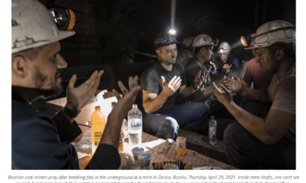Muslim miners in Bosnia break fast underground