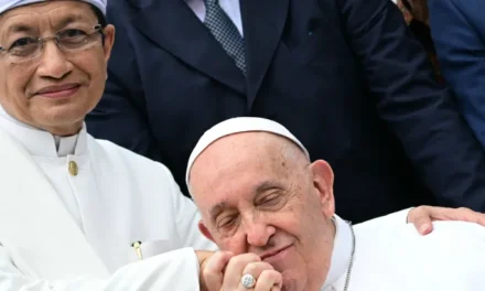 Pope Francis and Indonesia imam call for unity against religious violence