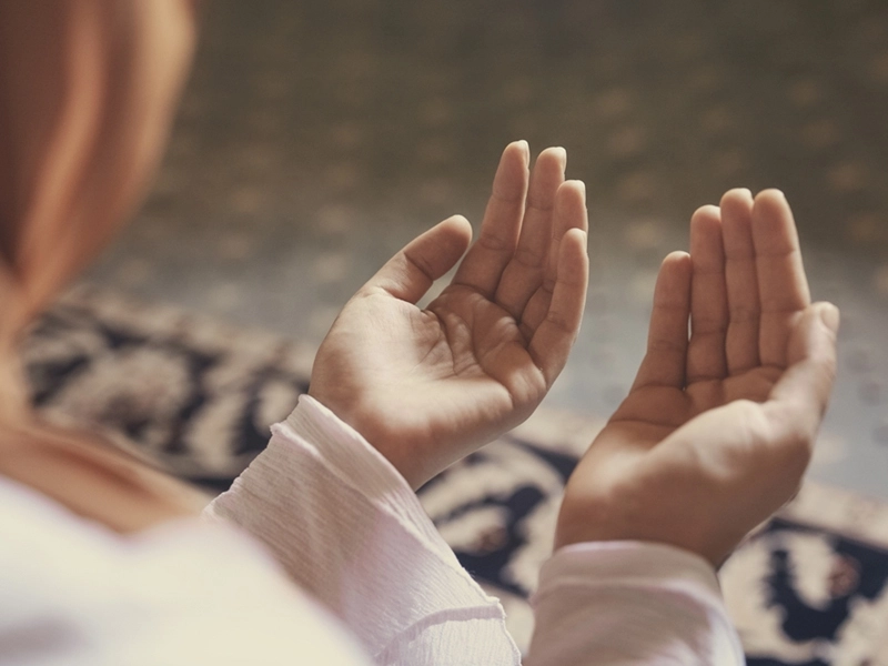 How do Muslims Keep Up With Prayer-Finding God in Every Corner